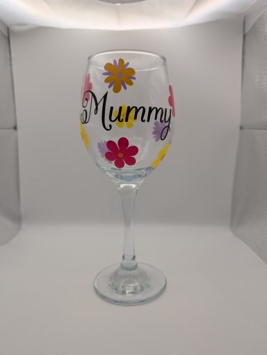 Mummy Wine Glass The perfect gift for mum. All of our items can be fully personalised with names and messages.